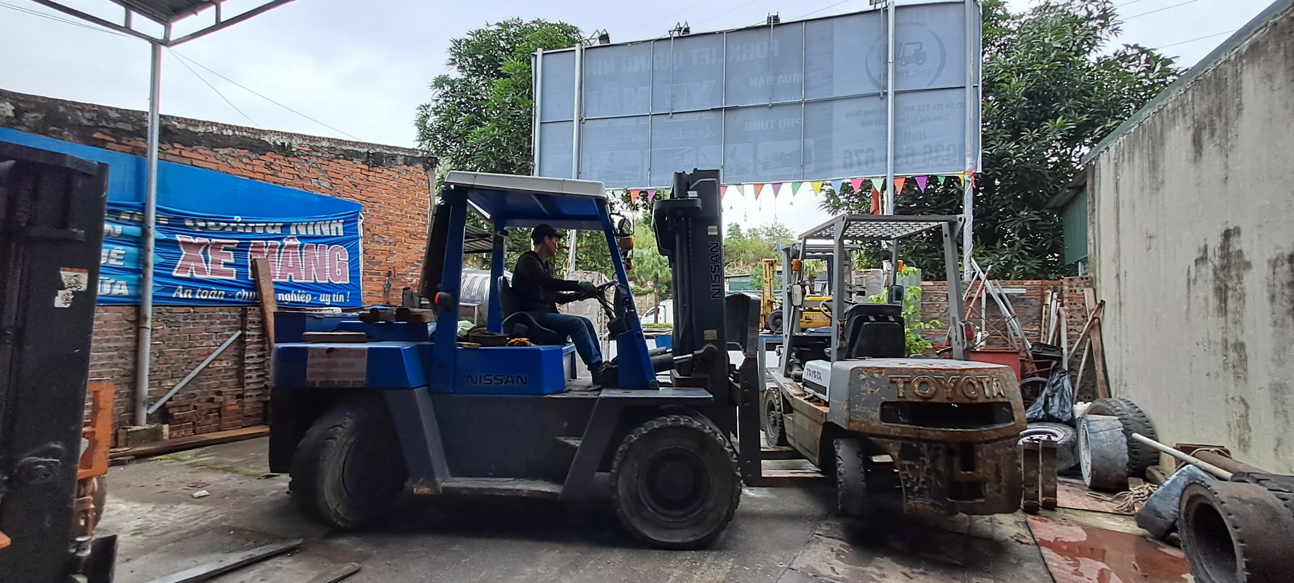 Dịch vụ cho thuê xe nâng, xe cẩu ở Khu công nghiệp Việt Hưng