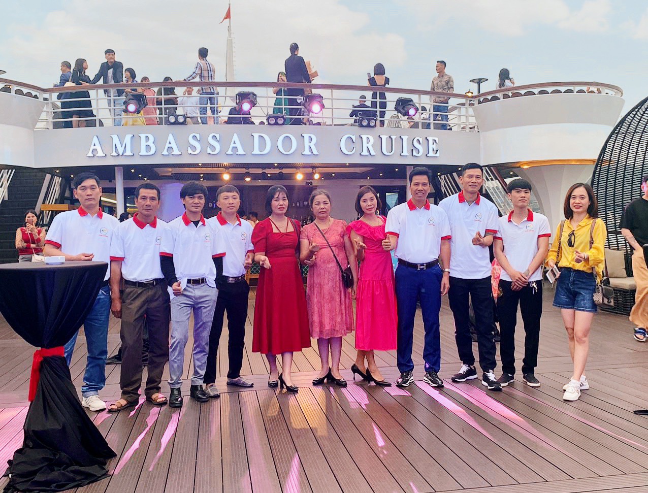 PARTY VỀ ĐÊM  CỦA CÁN BỘ NHÂN VIÊN XE NÂNG QUẢNG NINH TRÊN DU THUYỀN AMBASSADOR CRUISE 2