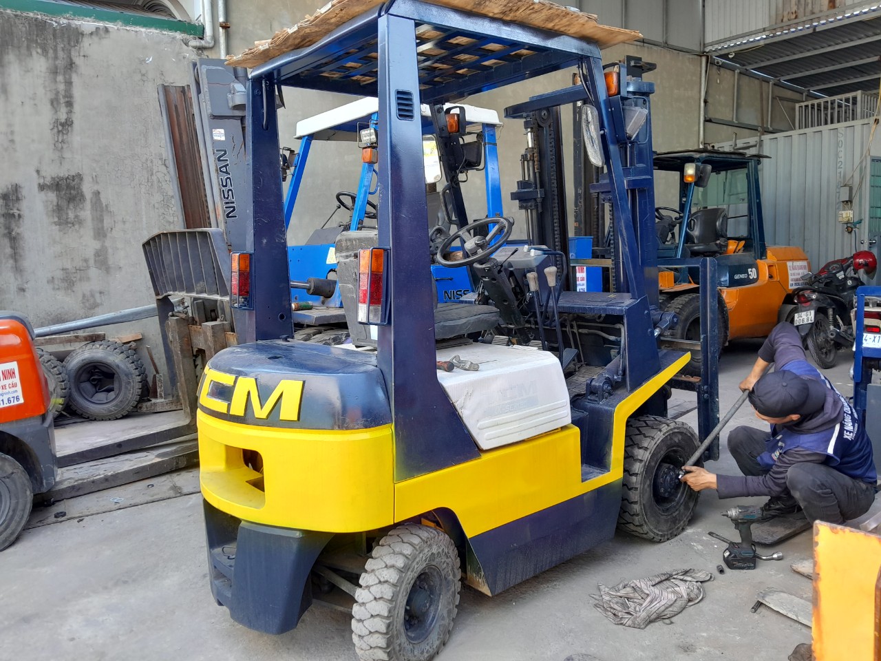 Cung cấp dịch vụ tháo lắp ép lốp xe nâng giá rẻ tại KCN Đông Mai, phường Đông Mai, Quảng Ninh