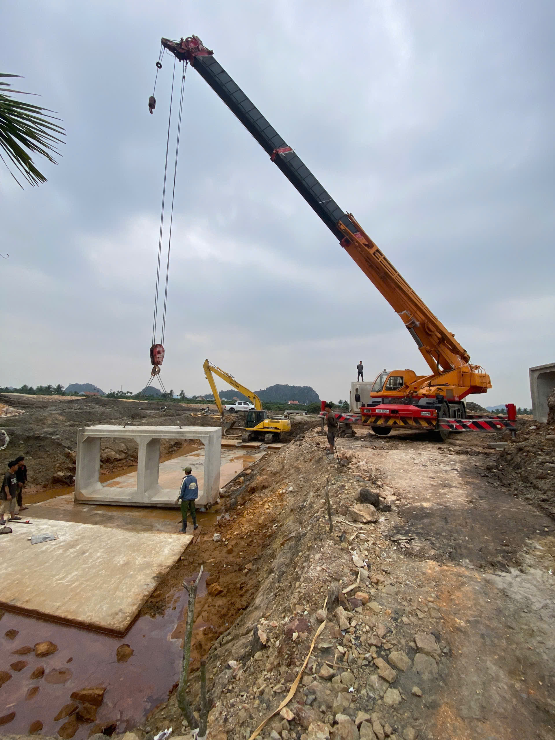 CHO THUÊ XE CẨU GIÁ RẺ TẠI KCN AMATA SÔNG KHOAI, QUẢNG NINH