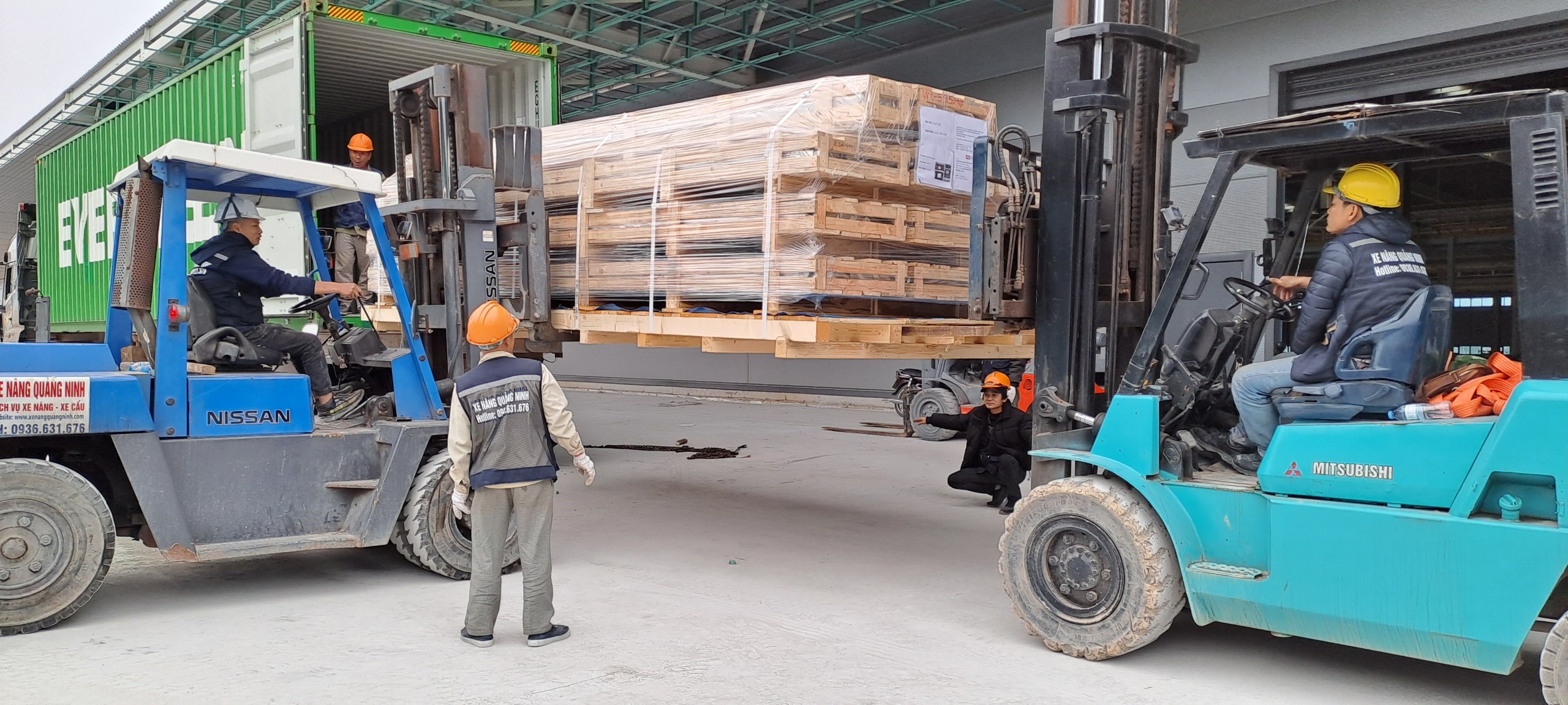 xe nâng tại KCN Amata Sông Khoai, Quảng Ninh